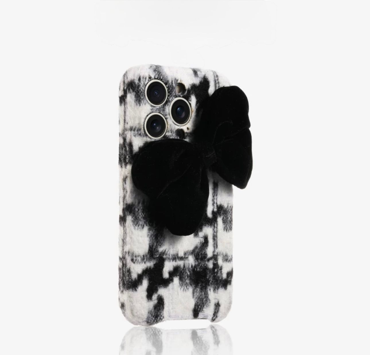 Black & white case with dot black bow