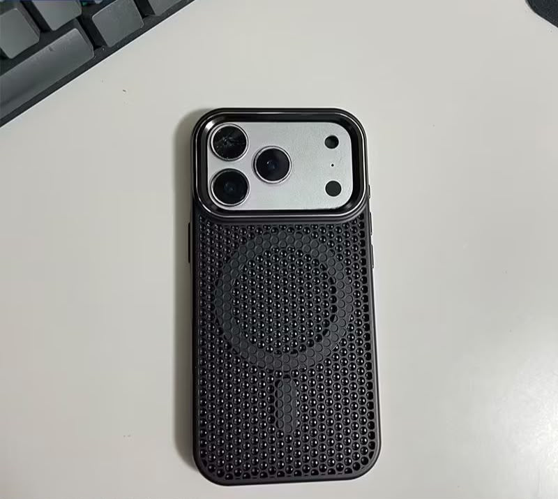 Cooling MagSafe case for iPhones