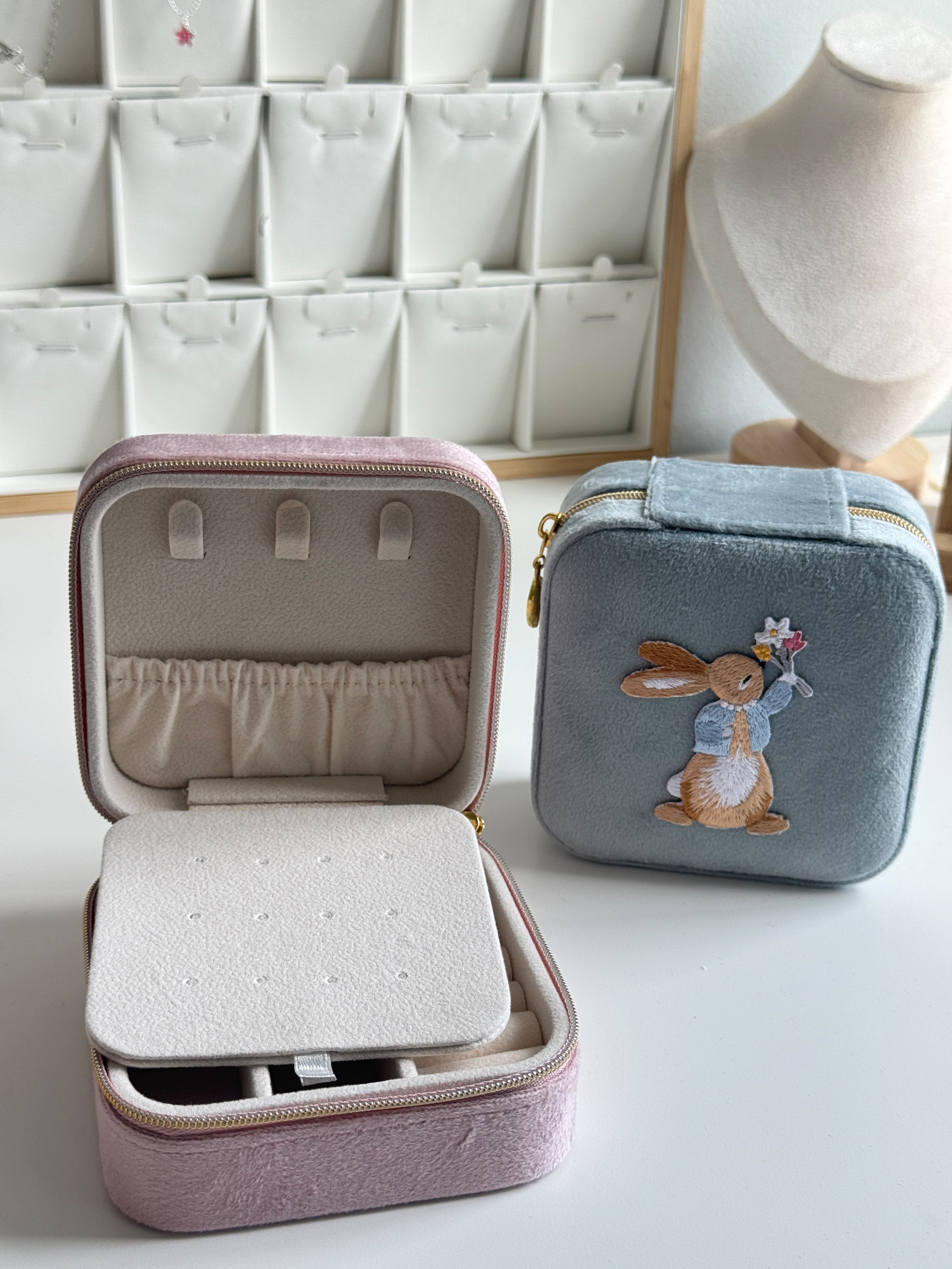 Bunny velvet Jewelry Box